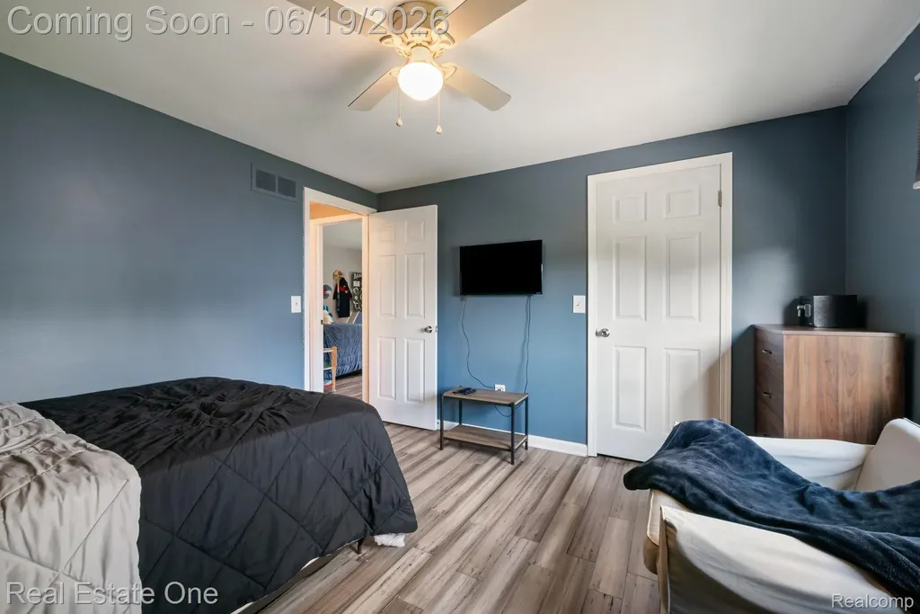 5277 Waterview Drive West Bloomfield Charter Township MI 48323