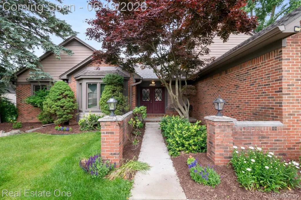 5277 Waterview Drive West Bloomfield Charter Township MI 48323