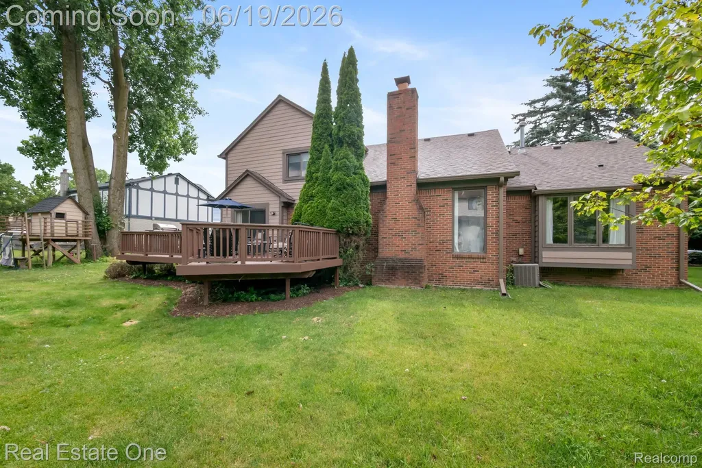 5277 Waterview Drive West Bloomfield Charter Township MI 48323
