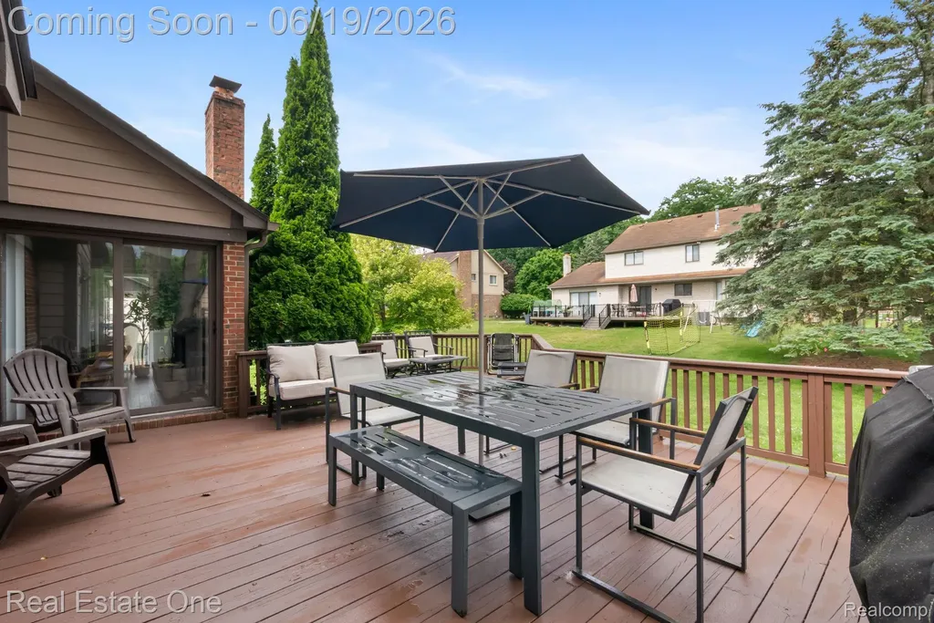 5277 Waterview Drive West Bloomfield Charter Township MI 48323