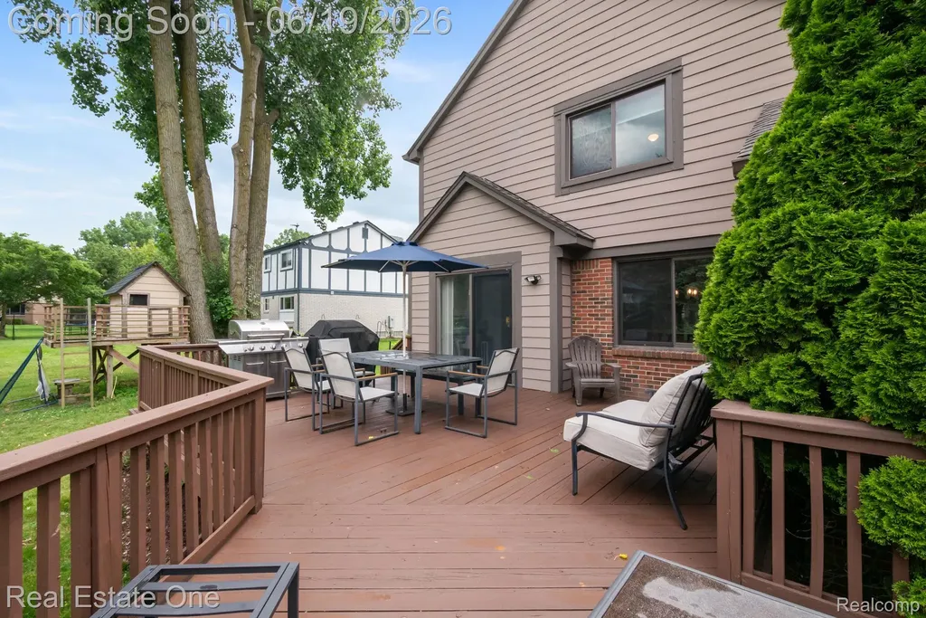 5277 Waterview Drive West Bloomfield Charter Township MI 48323