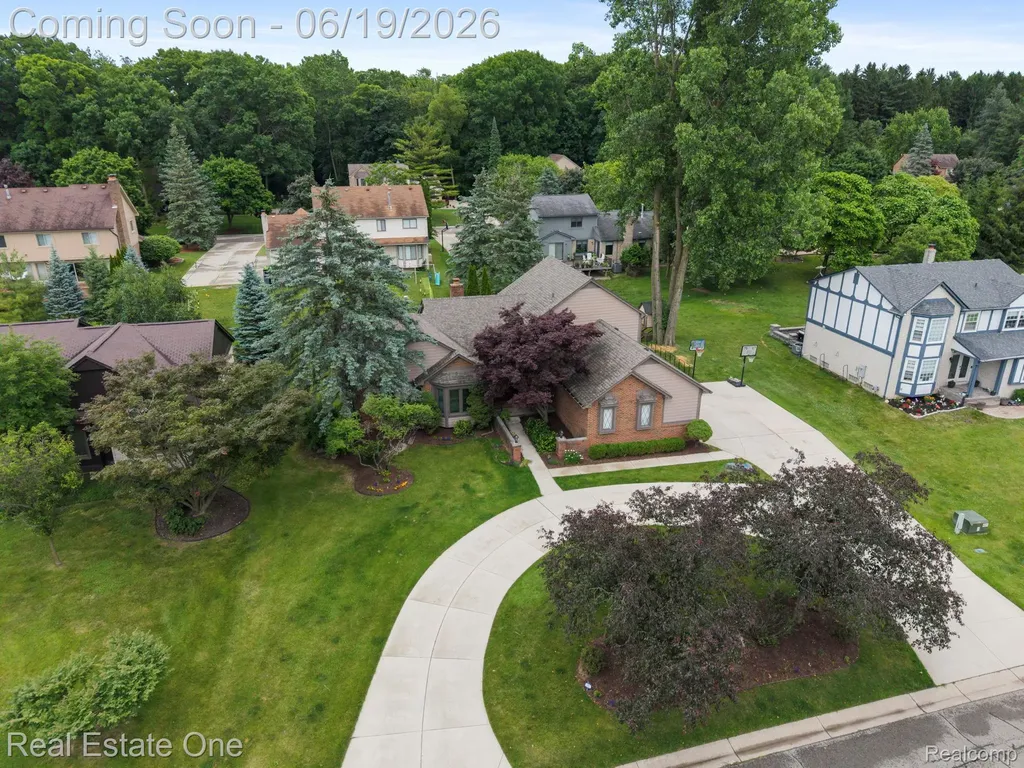 5277 Waterview Drive West Bloomfield Charter Township MI 48323