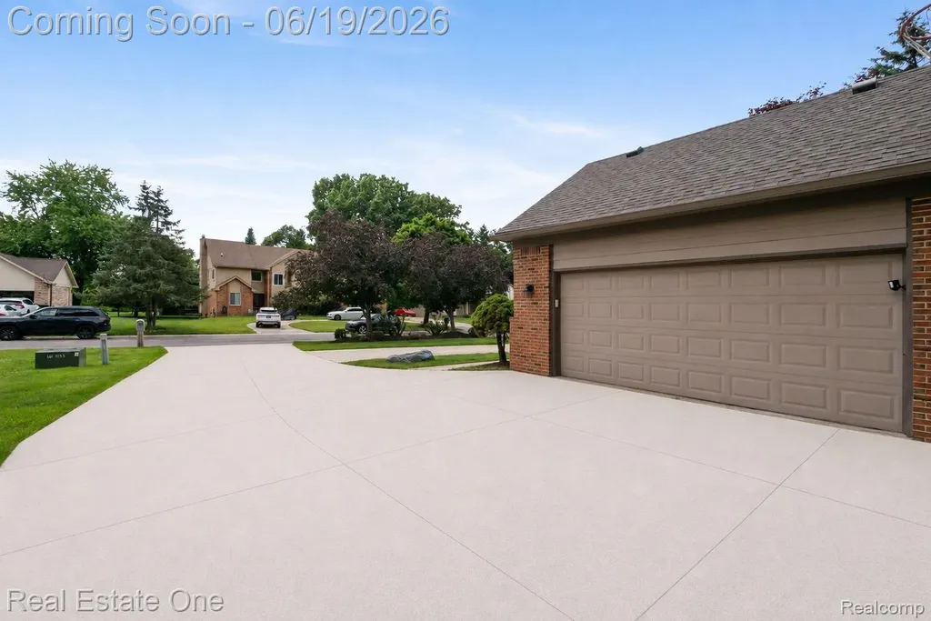5277 Waterview Drive West Bloomfield Charter Township MI 48323
