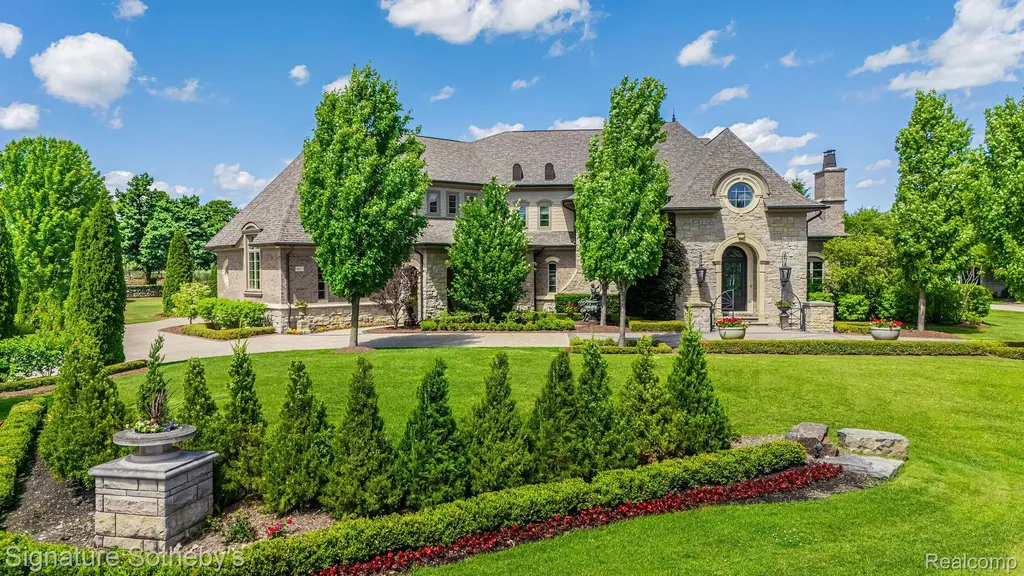 4911 Pinnacle Boulevard Oakland Charter Township MI 48306