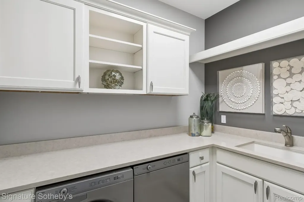 4911 Pinnacle Boulevard Oakland Charter Township MI 48306