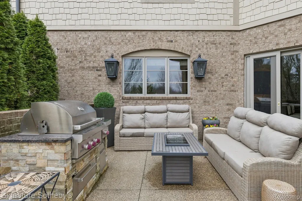 4911 Pinnacle Boulevard Oakland Charter Township MI 48306