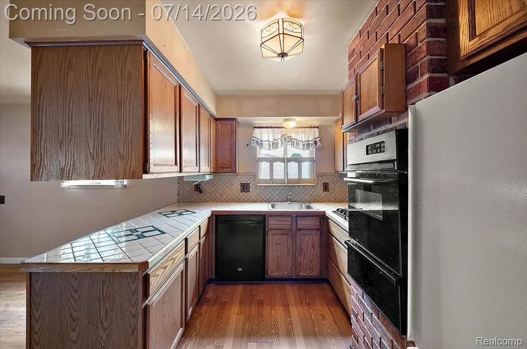 20323 Cedar Street St. Clair Shores City MI 48081