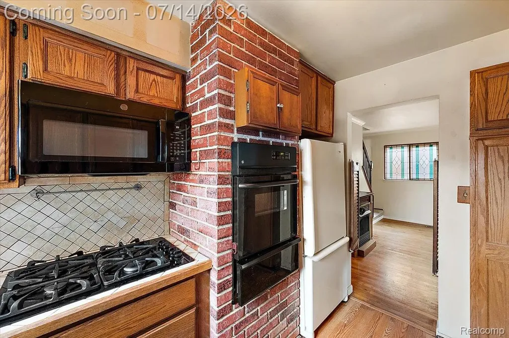 20323 Cedar Street St. Clair Shores City MI 48081
