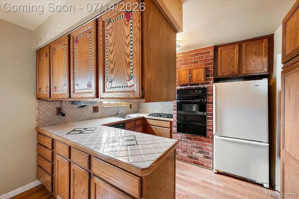 20323 Cedar Street St. Clair Shores City MI 48081