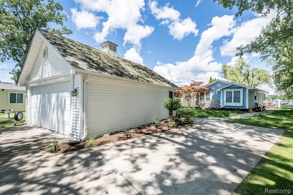 2100 N Channel Drive Clay Township MI 48028