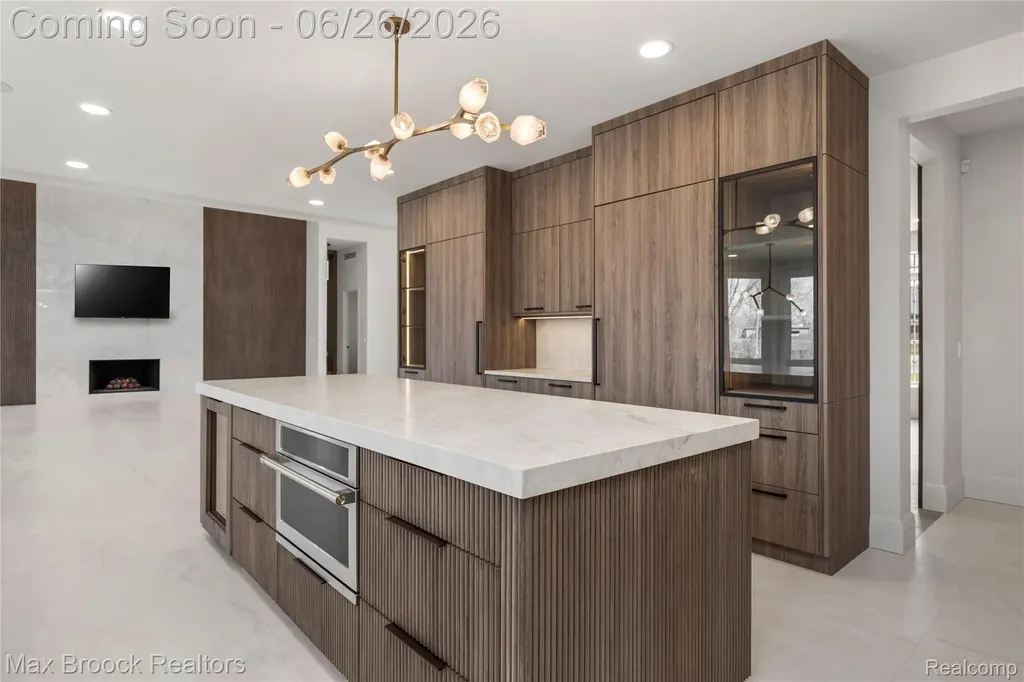 1888 W Tahquamenon Court Bloomfield Hills City MI 48302