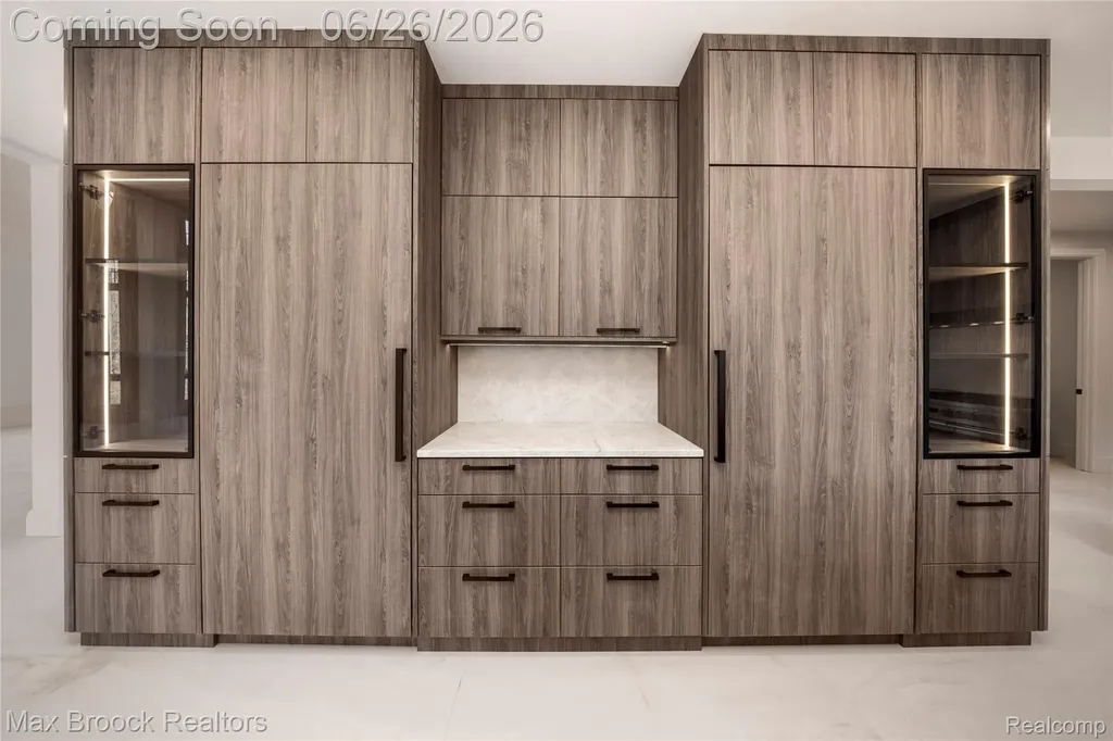 1888 W Tahquamenon Court Bloomfield Hills City MI 48302