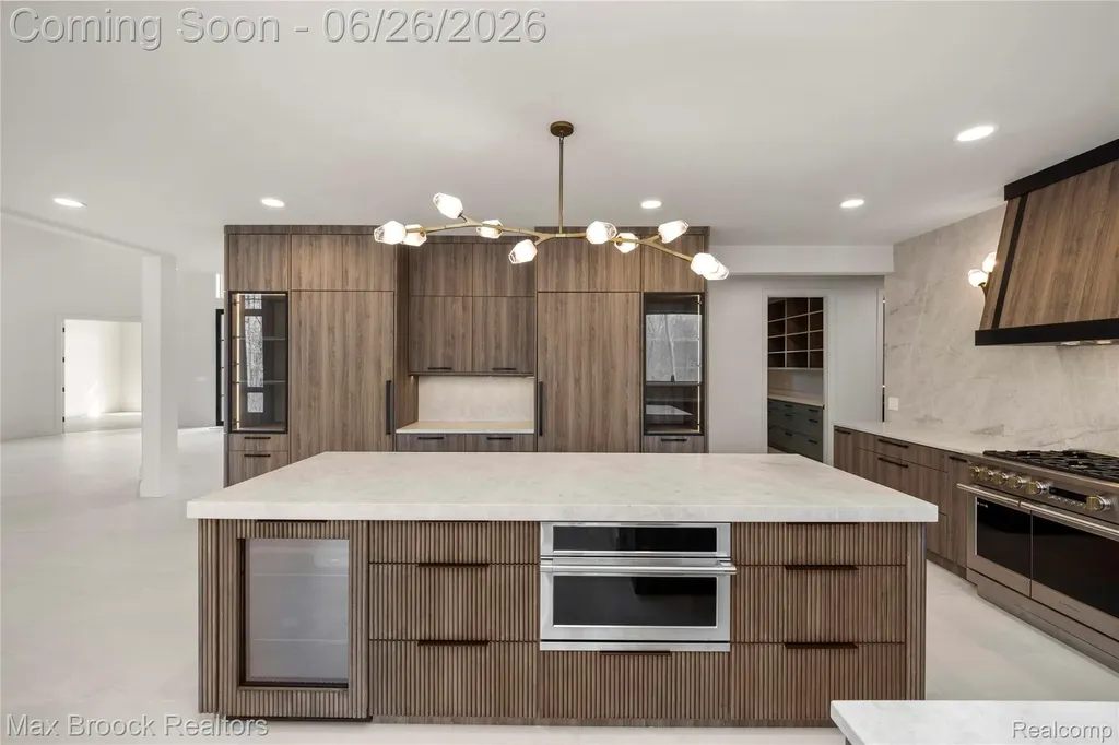 1888 W Tahquamenon Court Bloomfield Hills City MI 48302