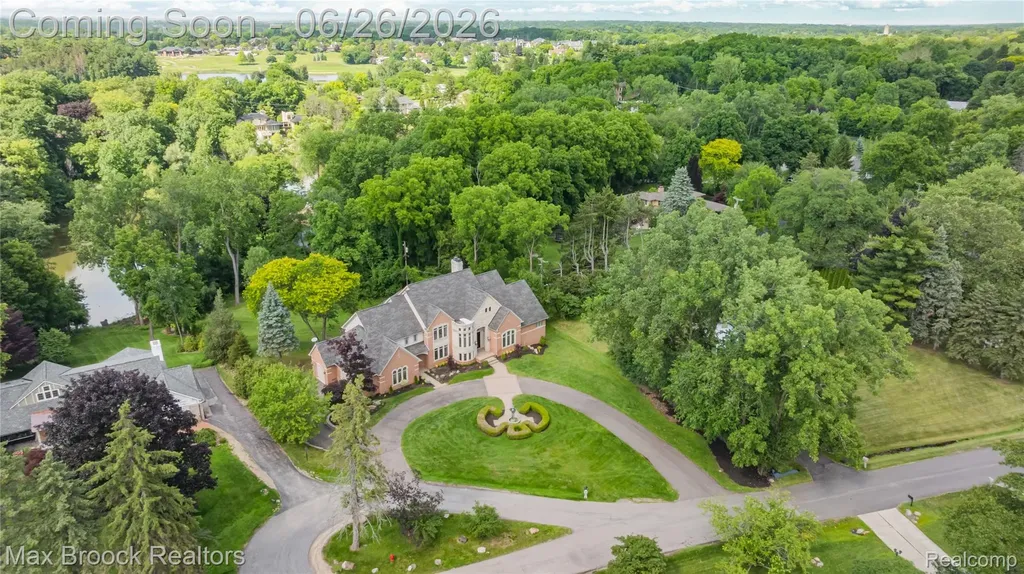 1888 W Tahquamenon Court Bloomfield Hills City MI 48302