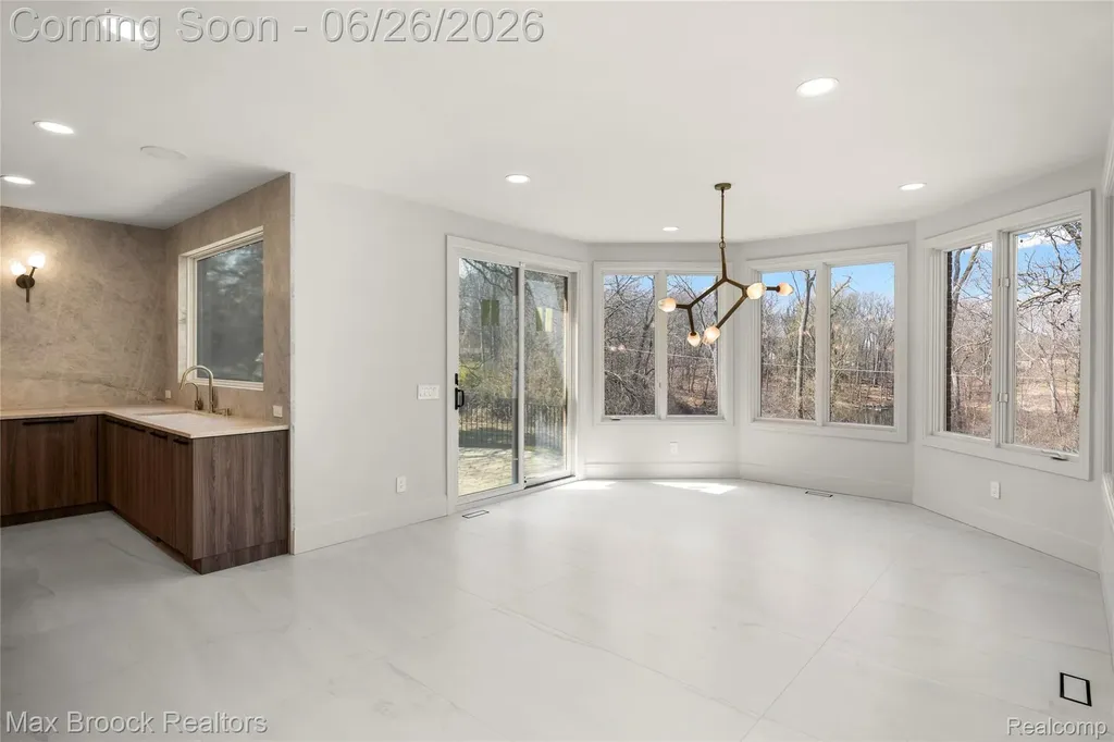 1888 W Tahquamenon Court Bloomfield Hills City MI 48302