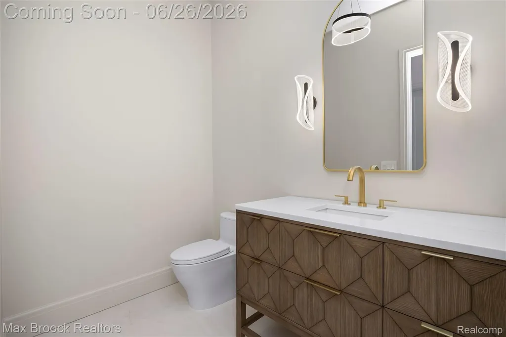 1888 W Tahquamenon Court Bloomfield Hills City MI 48302