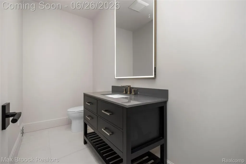 1888 W Tahquamenon Court Bloomfield Hills City MI 48302