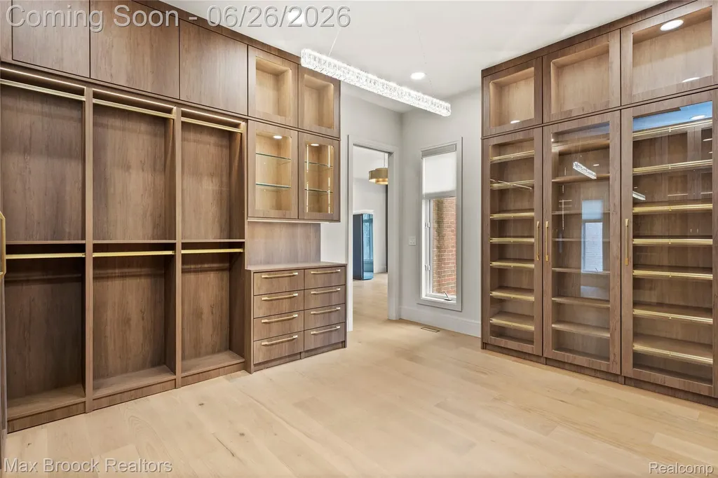 1888 W Tahquamenon Court Bloomfield Hills City MI 48302