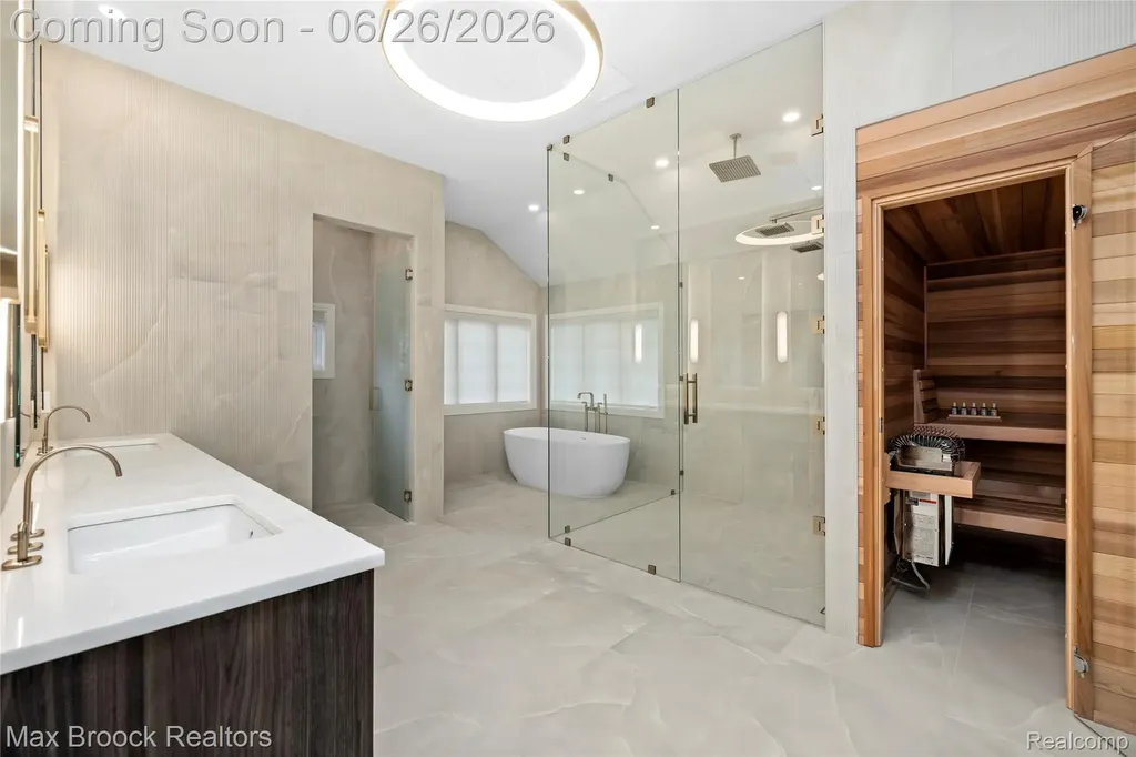 1888 W Tahquamenon Court Bloomfield Hills City MI 48302