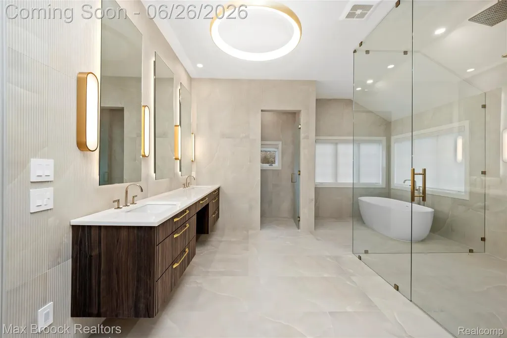 1888 W Tahquamenon Court Bloomfield Hills City MI 48302