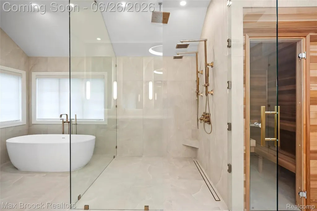 1888 W Tahquamenon Court Bloomfield Hills City MI 48302