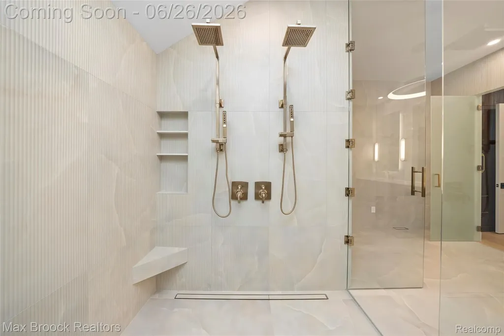 1888 W Tahquamenon Court Bloomfield Hills City MI 48302