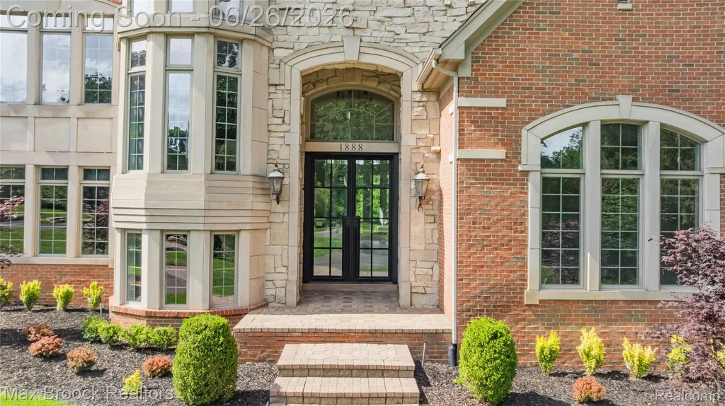 1888 W Tahquamenon Court Bloomfield Hills City MI 48302