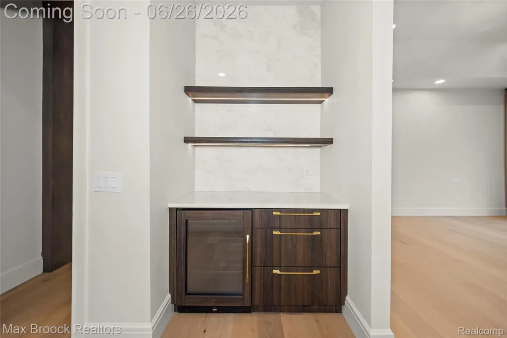 1888 W Tahquamenon Court Bloomfield Hills City MI 48302