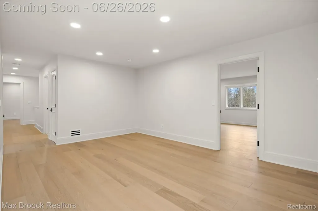 1888 W Tahquamenon Court Bloomfield Hills City MI 48302