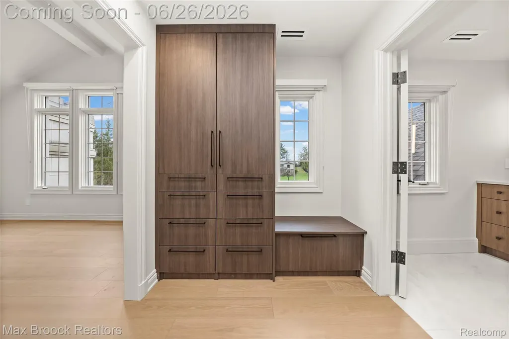 1888 W Tahquamenon Court Bloomfield Hills City MI 48302