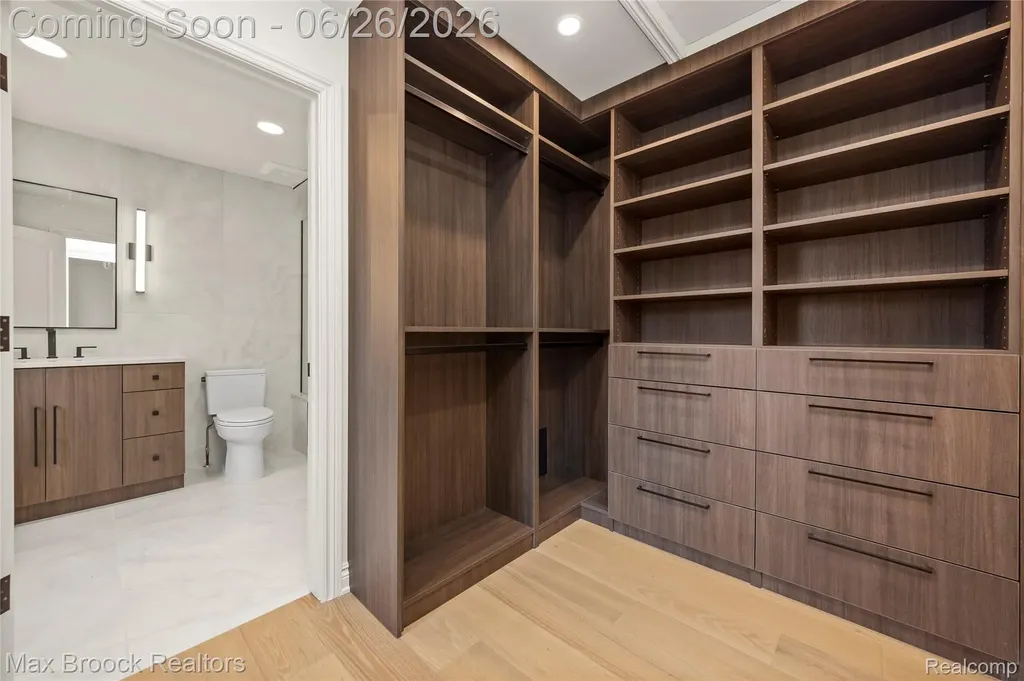 1888 W Tahquamenon Court Bloomfield Hills City MI 48302