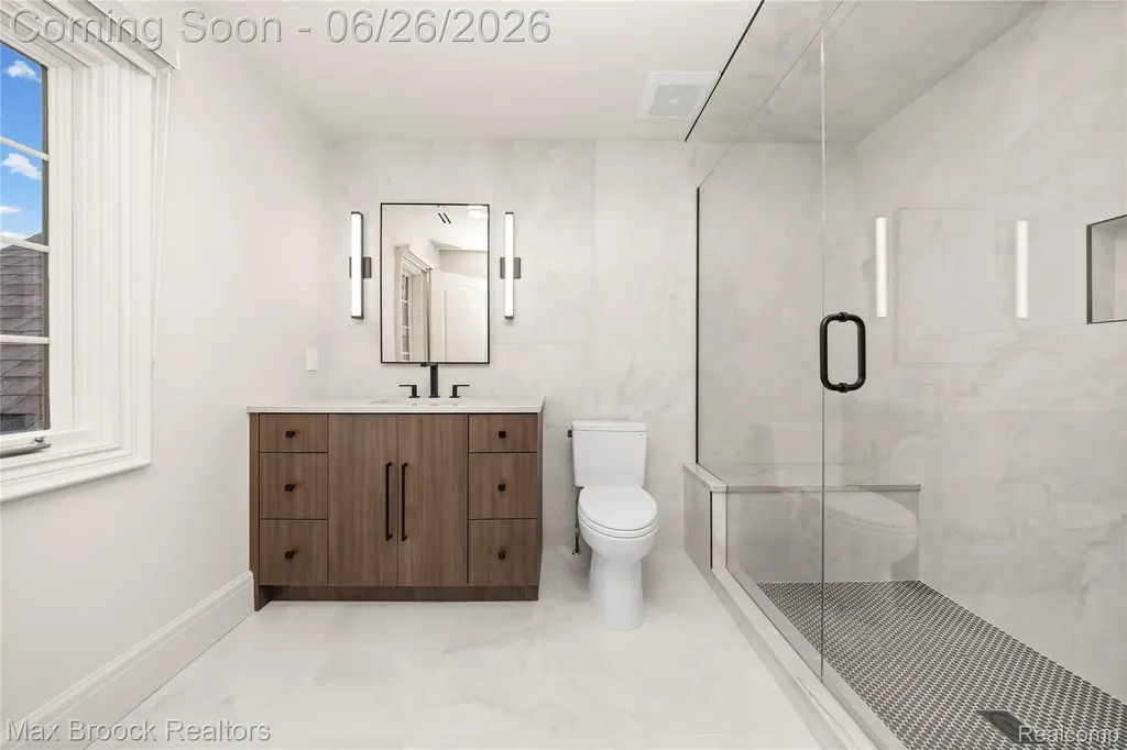 1888 W Tahquamenon Court Bloomfield Hills City MI 48302