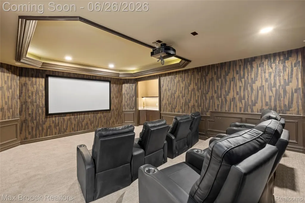 1888 W Tahquamenon Court Bloomfield Hills City MI 48302