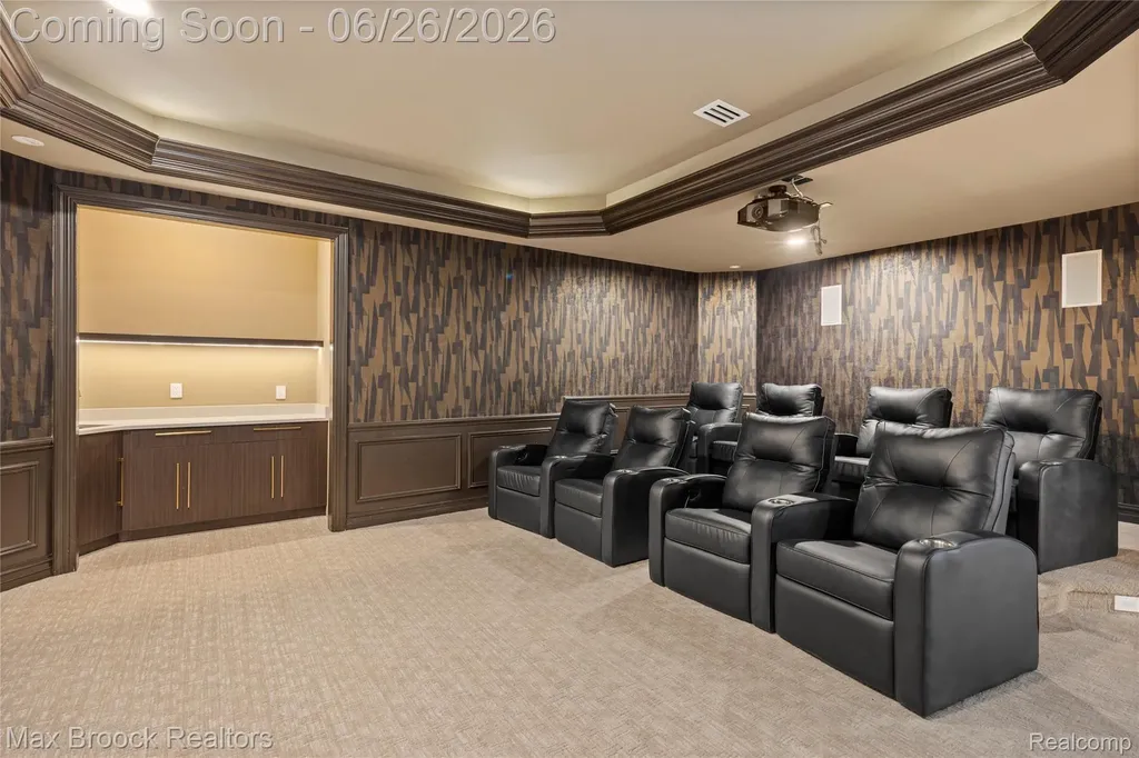 1888 W Tahquamenon Court Bloomfield Hills City MI 48302