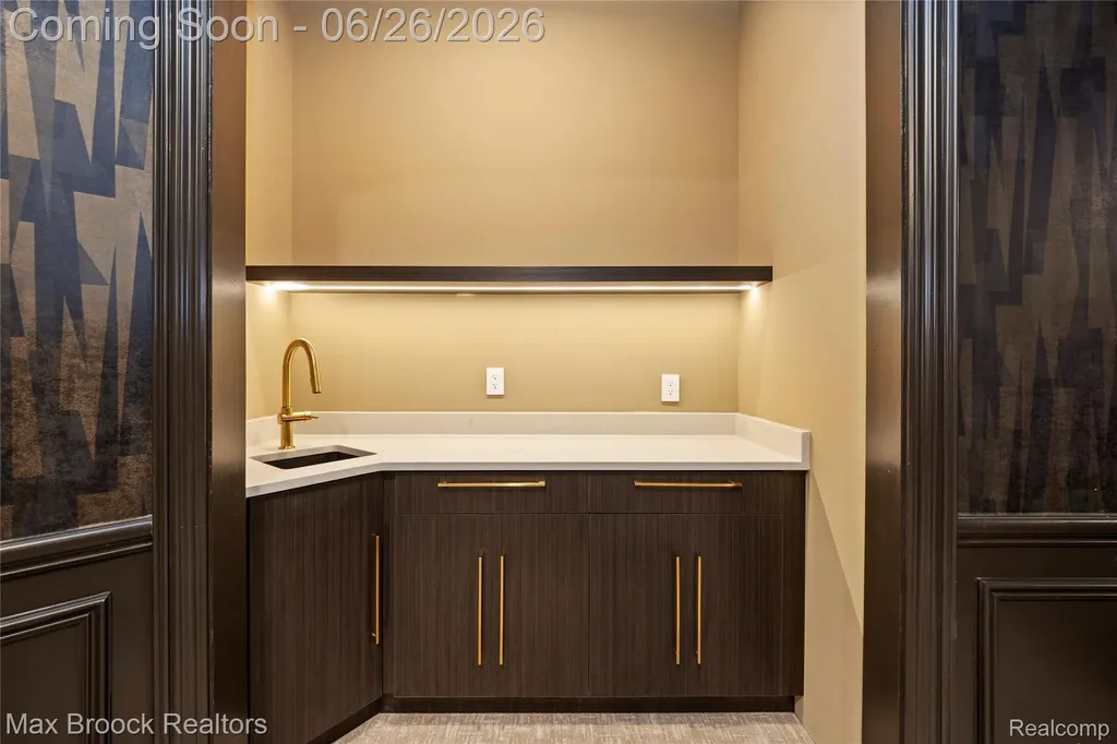 1888 W Tahquamenon Court Bloomfield Hills City MI 48302