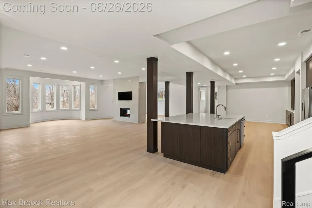 1888 W Tahquamenon Court Bloomfield Hills City MI 48302