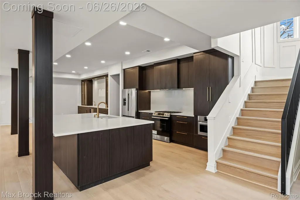 1888 W Tahquamenon Court Bloomfield Hills City MI 48302