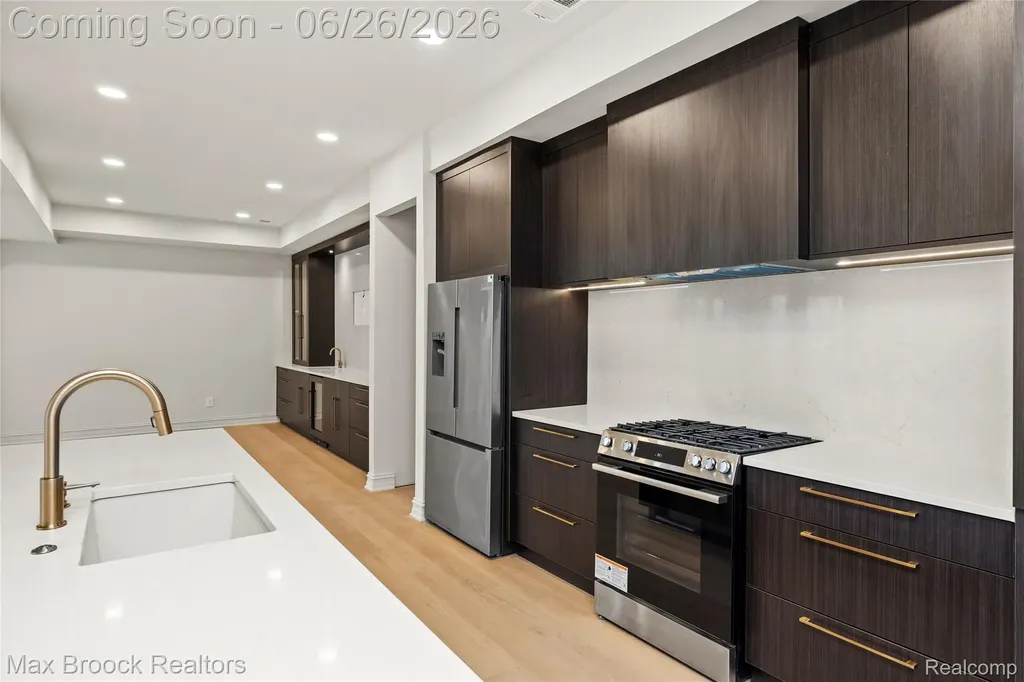 1888 W Tahquamenon Court Bloomfield Hills City MI 48302