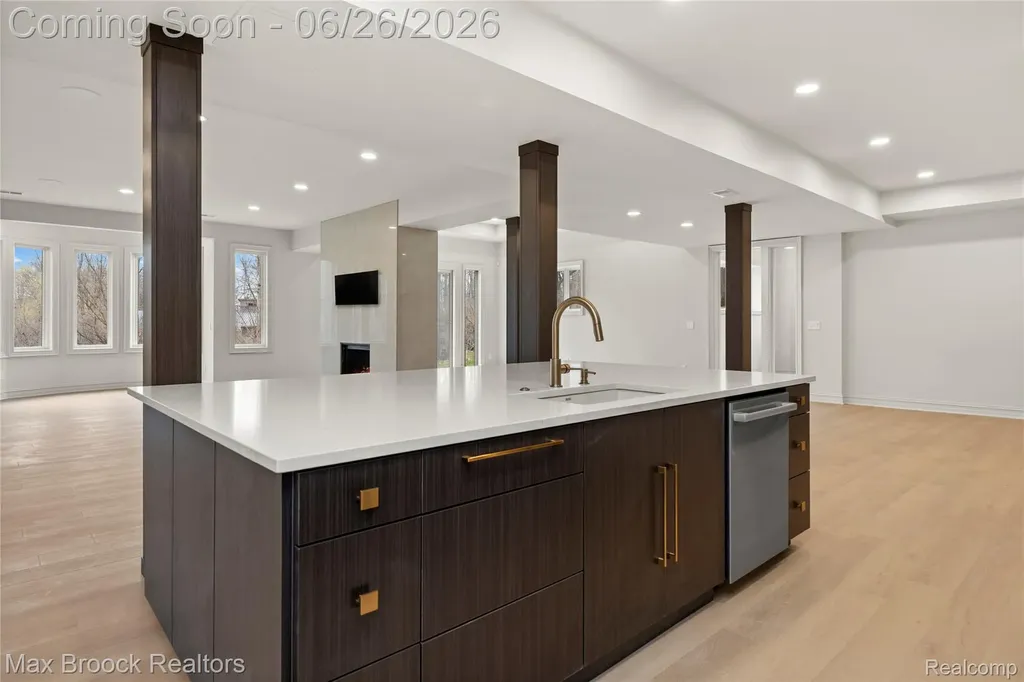 1888 W Tahquamenon Court Bloomfield Hills City MI 48302