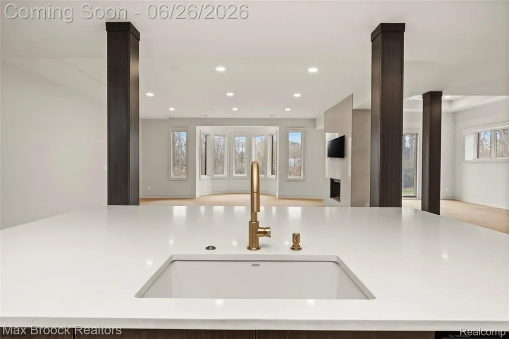1888 W Tahquamenon Court Bloomfield Hills City MI 48302