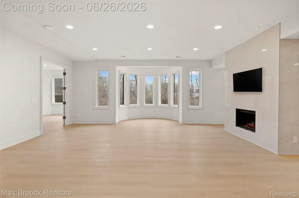 1888 W Tahquamenon Court Bloomfield Hills City MI 48302