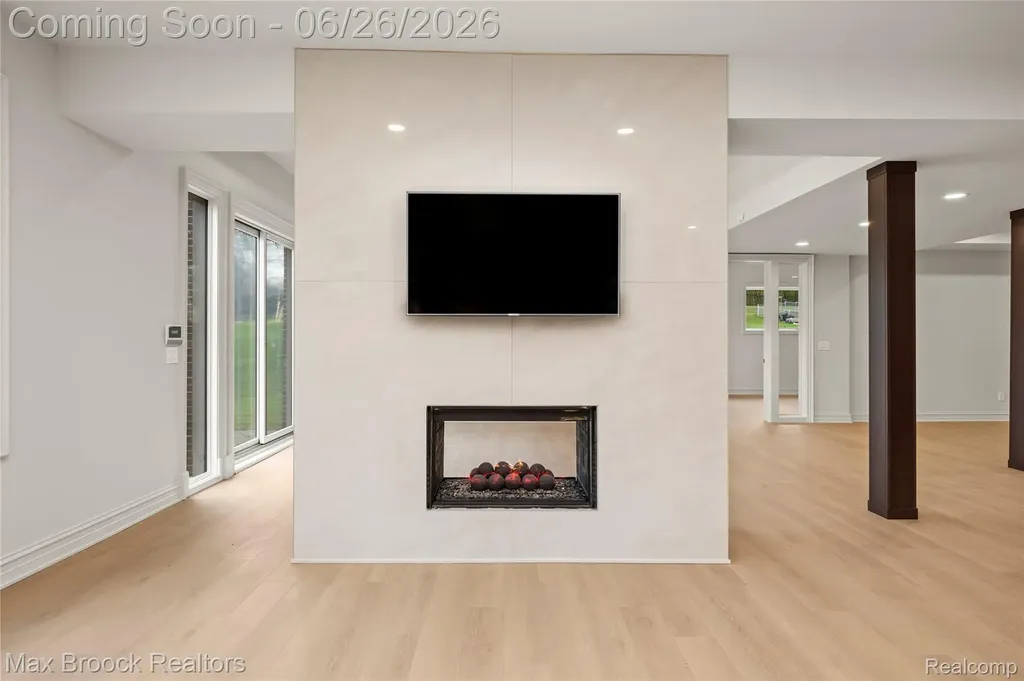 1888 W Tahquamenon Court Bloomfield Hills City MI 48302