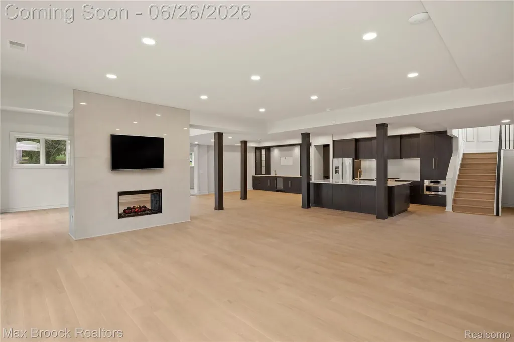 1888 W Tahquamenon Court Bloomfield Hills City MI 48302