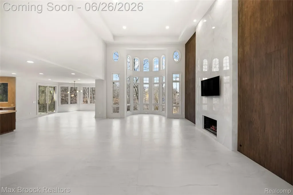 1888 W Tahquamenon Court Bloomfield Hills City MI 48302