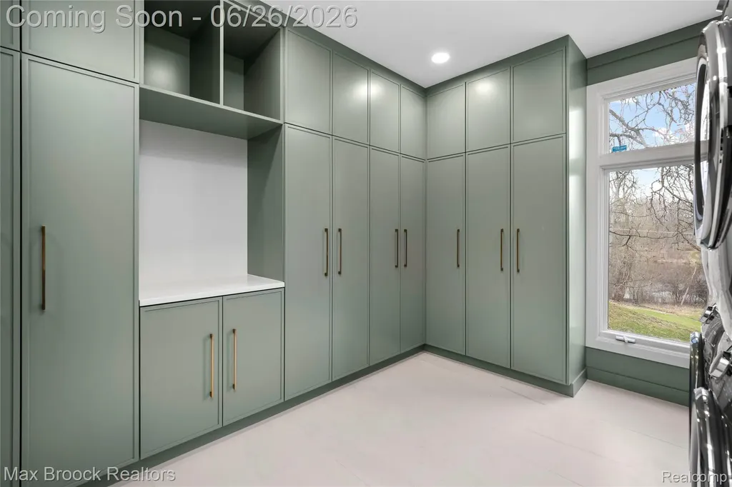 1888 W Tahquamenon Court Bloomfield Hills City MI 48302
