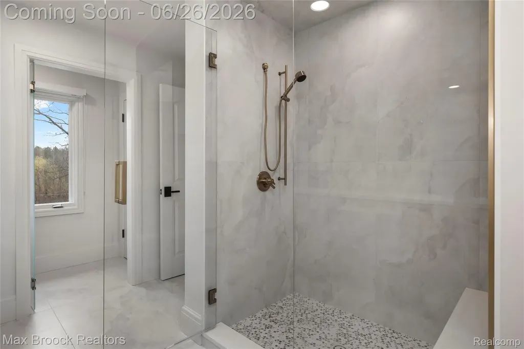 1888 W Tahquamenon Court Bloomfield Hills City MI 48302