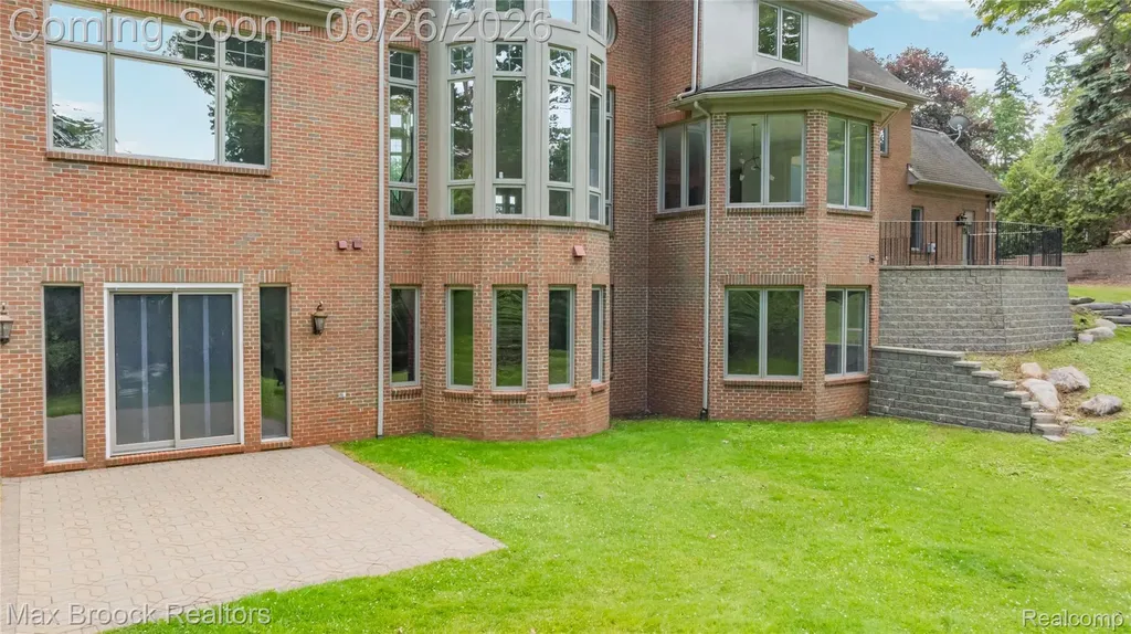 1888 W Tahquamenon Court Bloomfield Hills City MI 48302