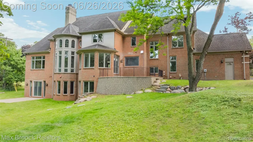 1888 W Tahquamenon Court Bloomfield Hills City MI 48302