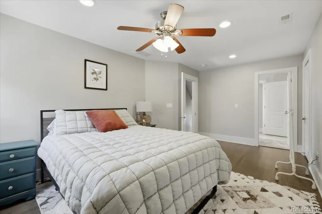 707 S Laurel Street Royal Oak City MI 48067