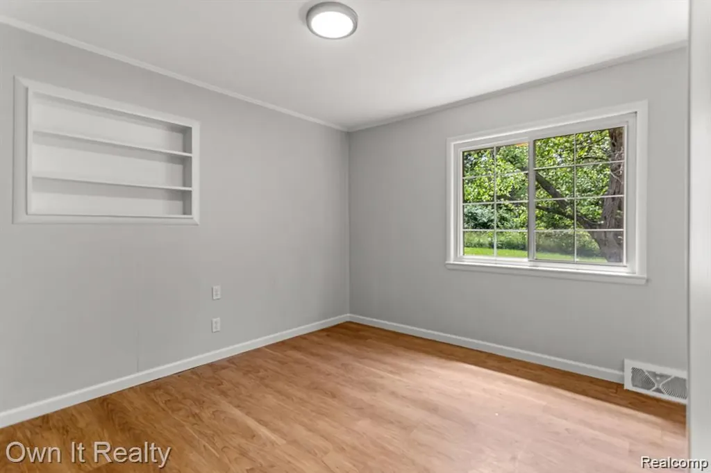 31529 Alpena Court Westland City MI 48186